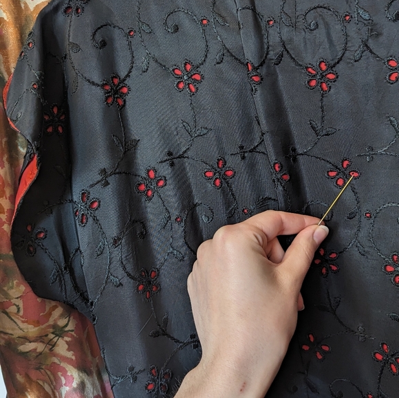 1950s gorgeous black and red taffeta scalloped dress - Picture 8 of 9